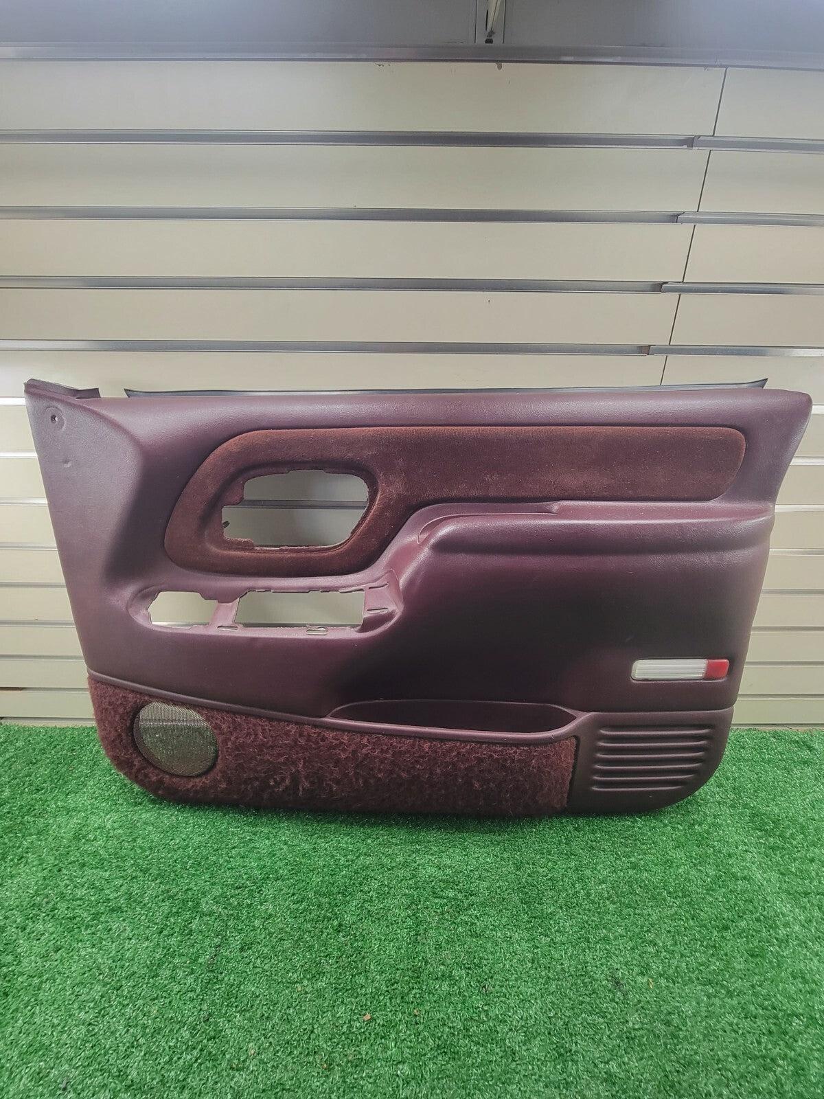 🔥95-99 Chevy GMC Silverado C/K DOOR PANEL Front RIGHT PASSENGER RED OEM D2