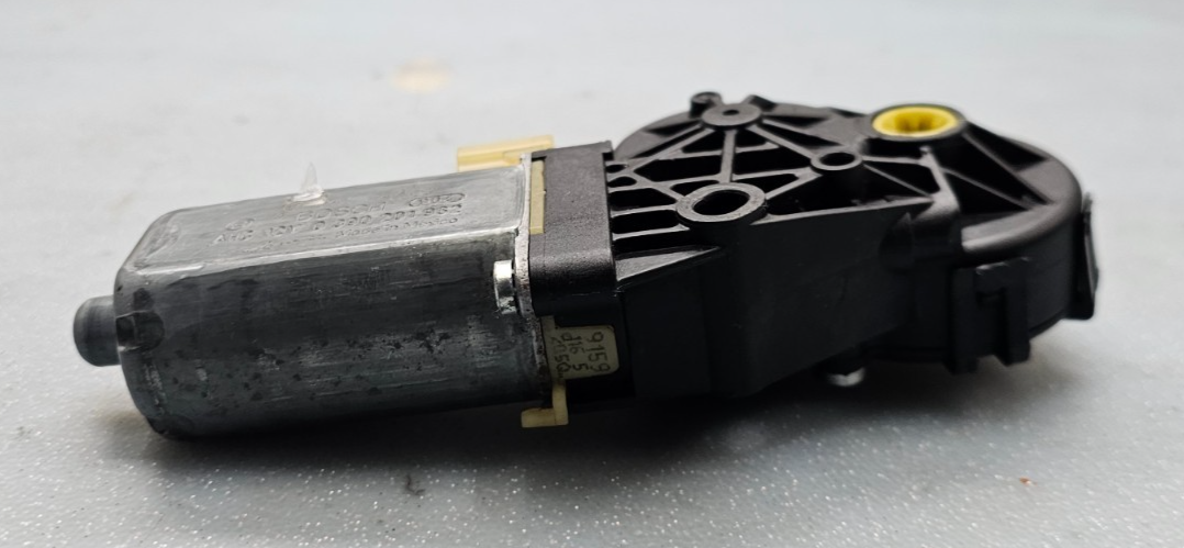 04-15 Titan Armada Left driver seat adjustment motor Recline Regulator Assembly