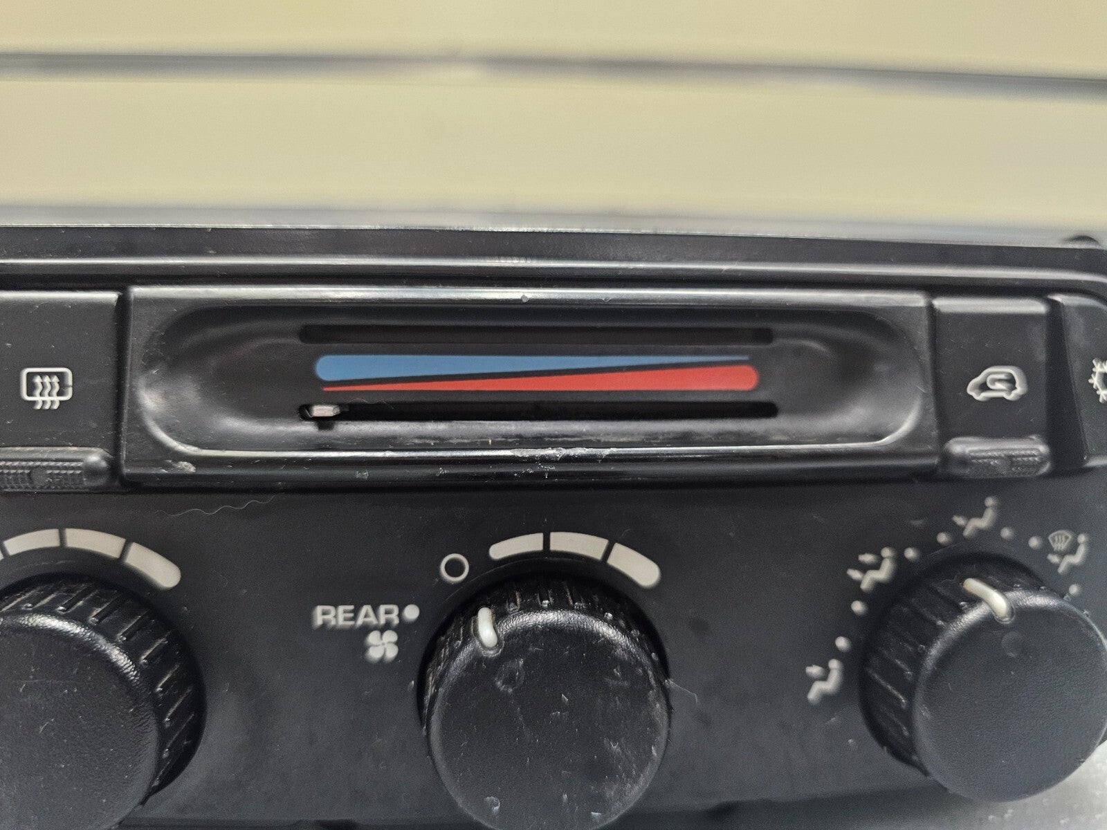 04-07 Dodge Caravan Town Country Dash AC Climate Temperature Heater Control OEM