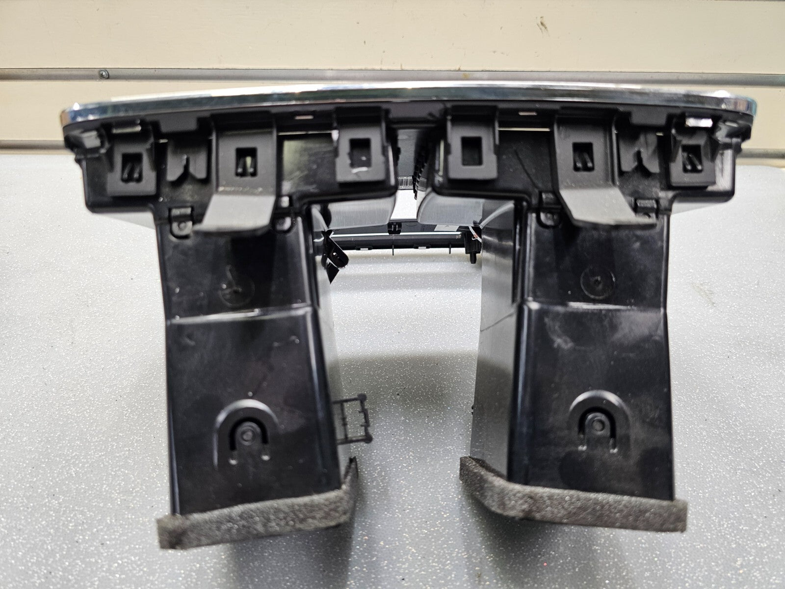 12-20 DODGE CARAVAN CENTER DASH RADIO SUUROUND BEZEL CLIMATE CONTROL TRIM PANEL
