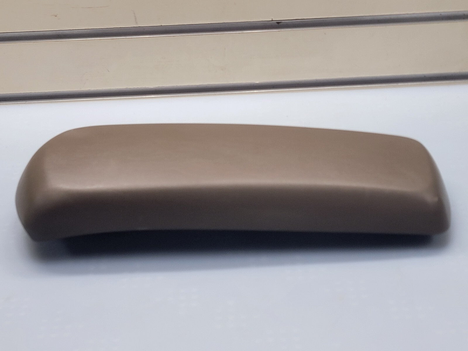🔥04-07 Chevrolet Malibu Center Console Arm Rest Lid Door Cover OEM Pad TAN