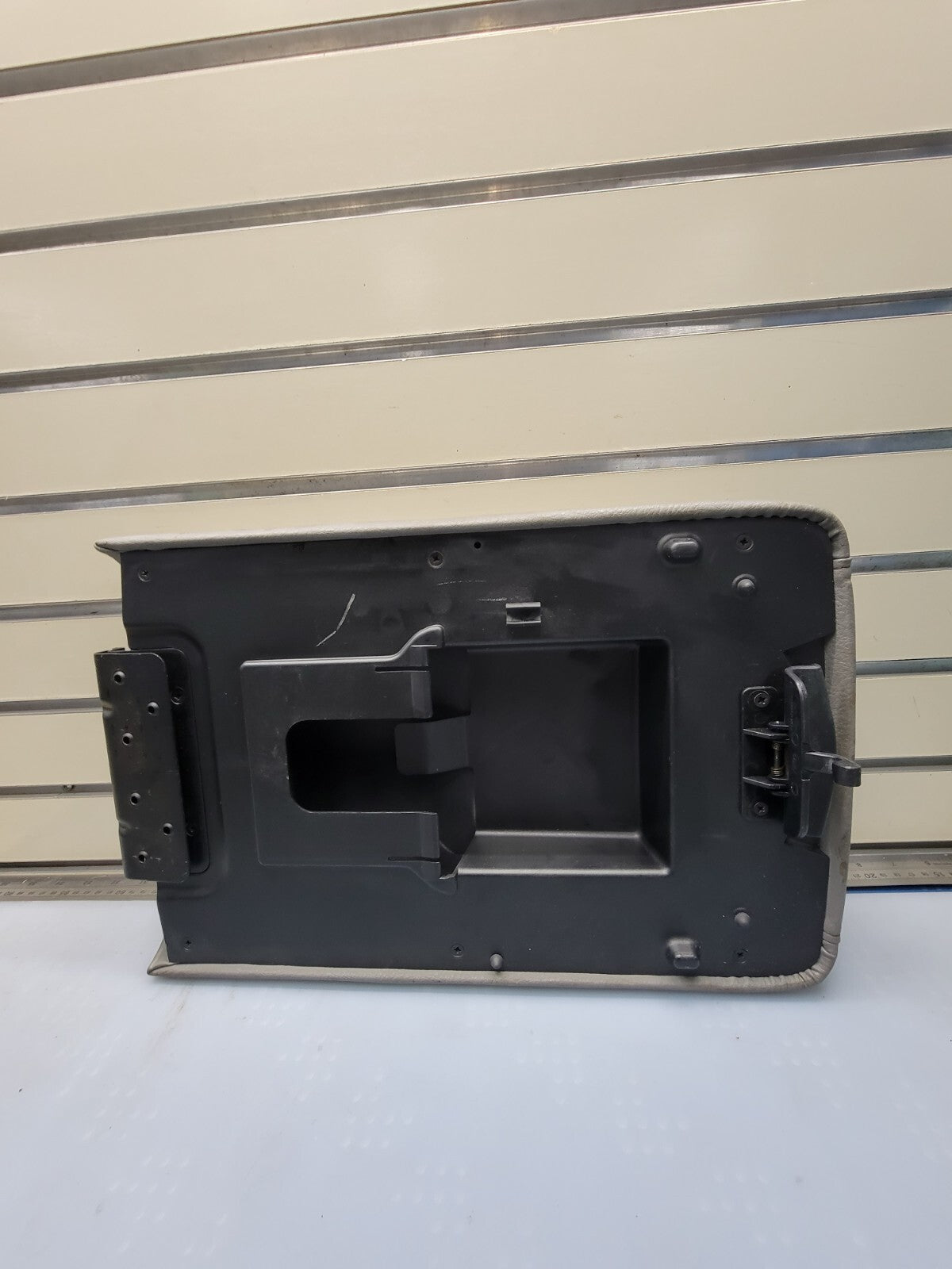 🔥2003-2006 FORD EXPEDITON CENTER CONSOLE ARMREST LID GRAY LEATHER