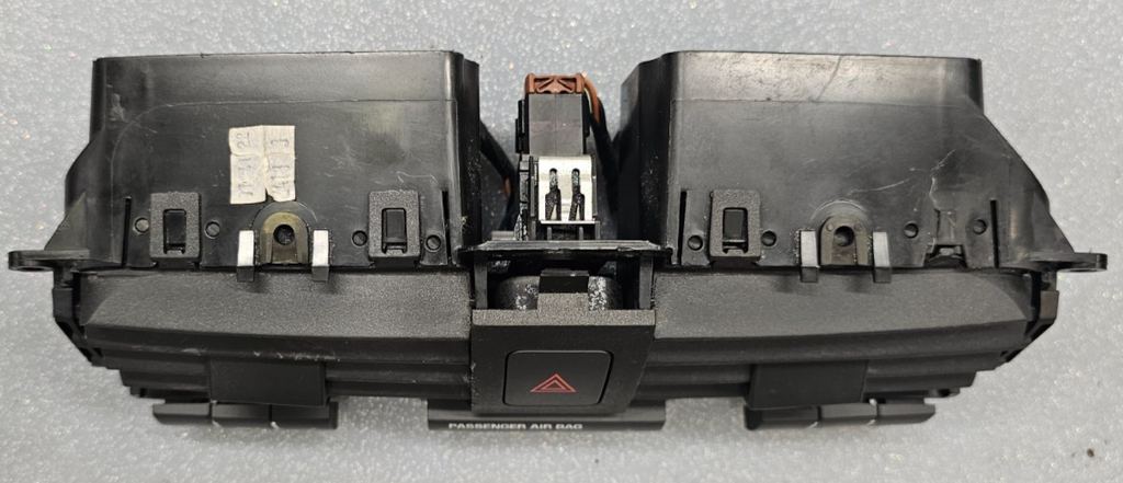 🔥07-09 CHEVROLET EQUINOX CENTER DASH A/C AIR VENT W/ HAZARD SWITCH BLACK OEM