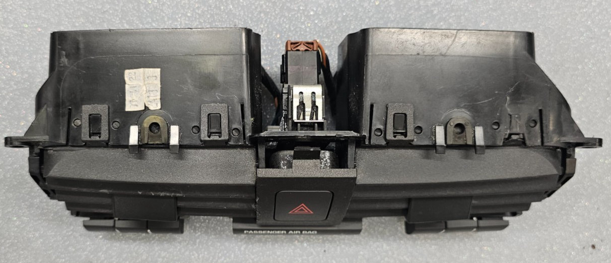 🔥07-09 CHEVROLET EQUINOX CENTER DASH A/C AIR VENT W/ HAZARD SWITCH BLACK OEM