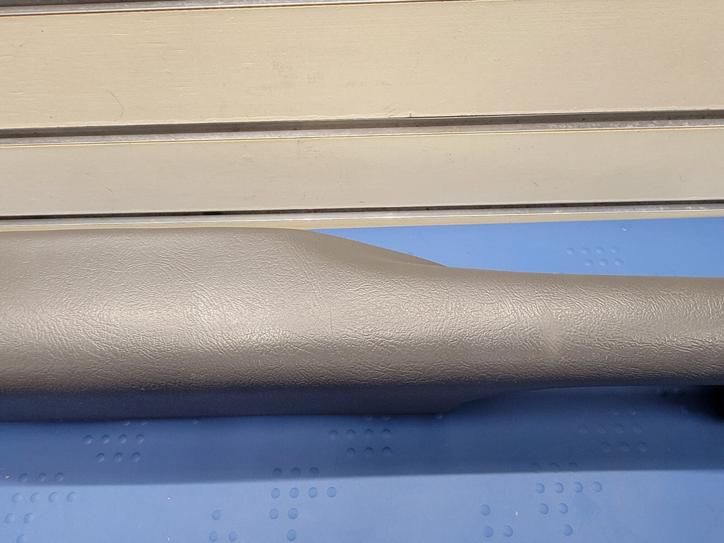 03-06 Silverado SIERRA TAHOE Door Panel ARMREST Front right Handle graphite H2