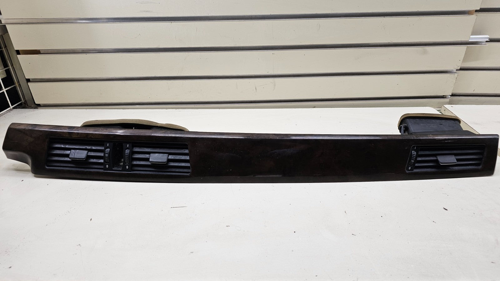 04-10 BMW 525i 528i Dash Center AC Air Vent Heater Grille Trim Panel Bezel Wood