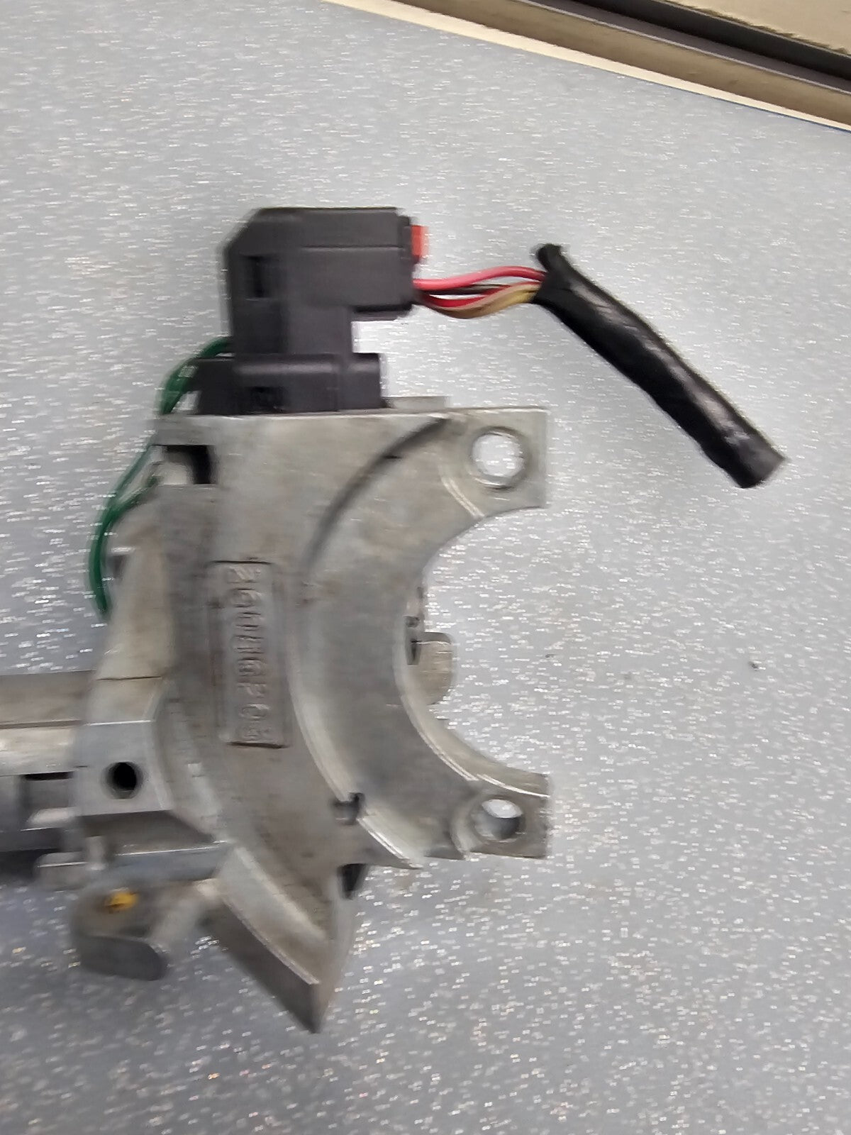 🔥07-13 Silverado Sierra STEERING COLUMN IGNITION LOCK CYLINDER HOUSING ASSEMBLY