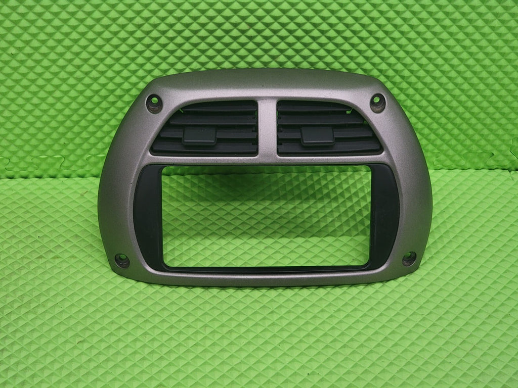 🔥2001-2003 Toyota Rav4 Center Dash Molding Trim Air Vents Radio Bezel gray B57