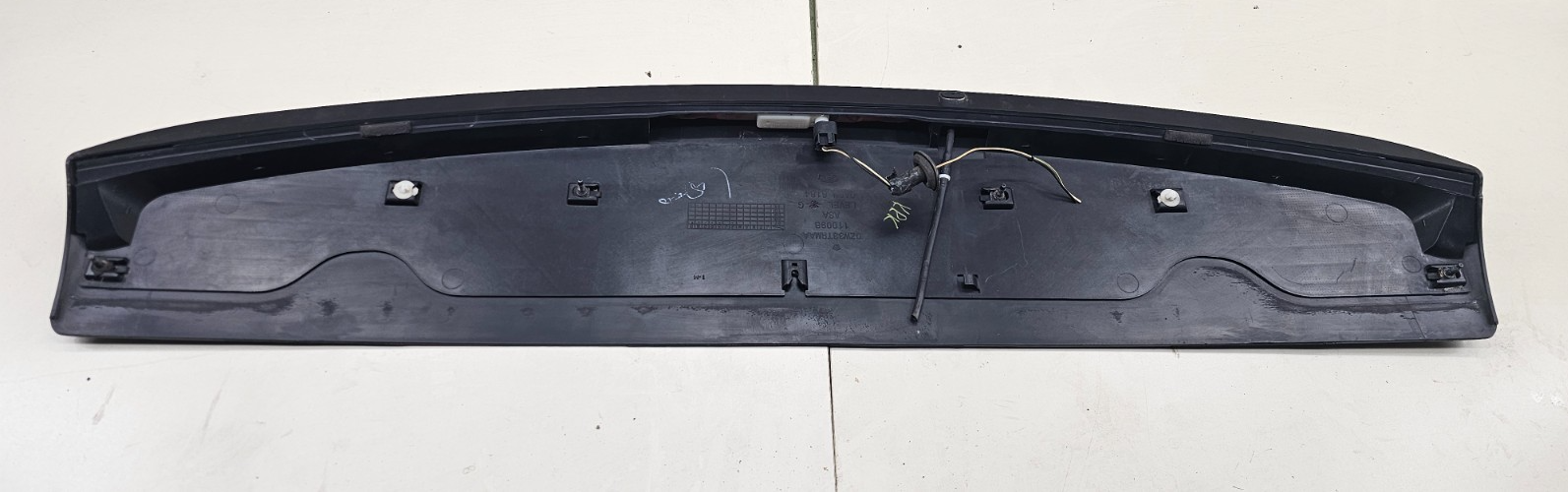 11-20 Dodge Grand Caravan Rear Upper Hatch Spoiler Wing Mount Break Light Black