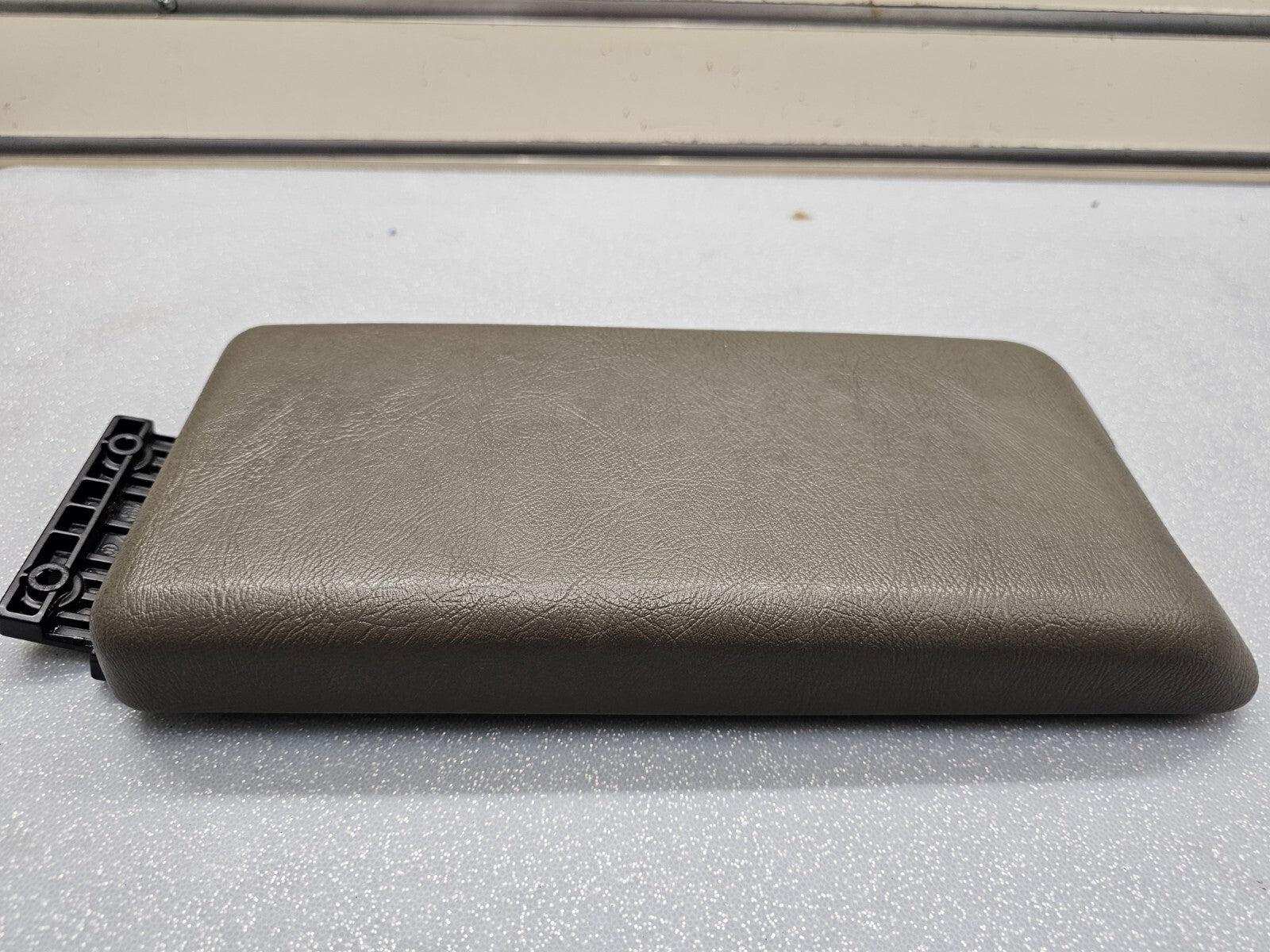 🔥94-00 Mercedes W202 C220 C280 Center Console Storage Lid Armrest Assembly Tan