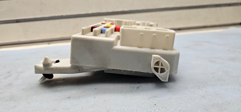 🔥04-09 MAZDA 3 BCM FUSE BOX JUNCTION INTERIOR BODY CONTROL MODULE