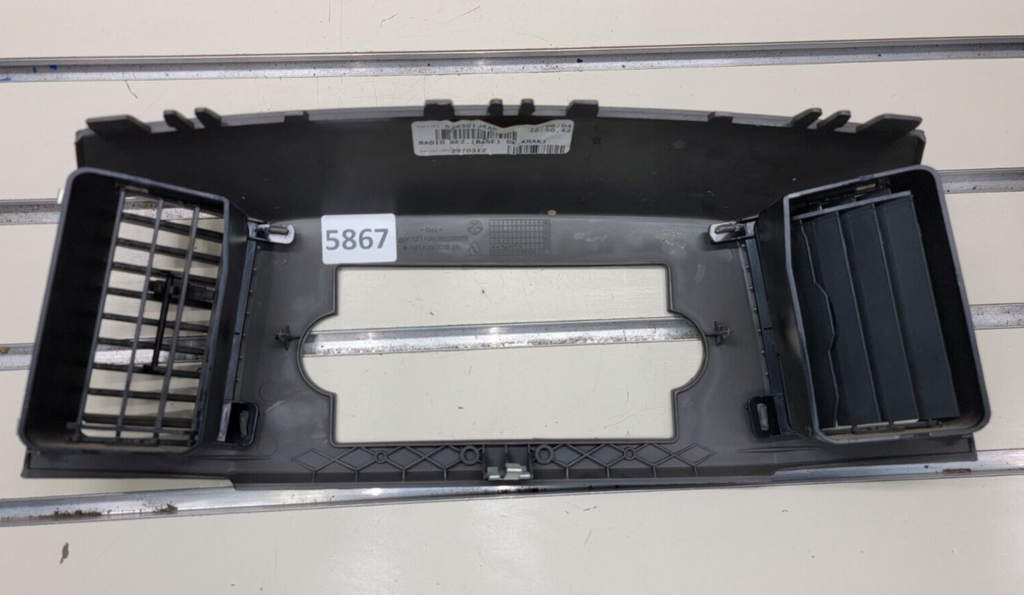 🔥2005-2007 Jeep Grand Cherokee Dash RADIO TRIM BEZEL W VENTS Gray B30