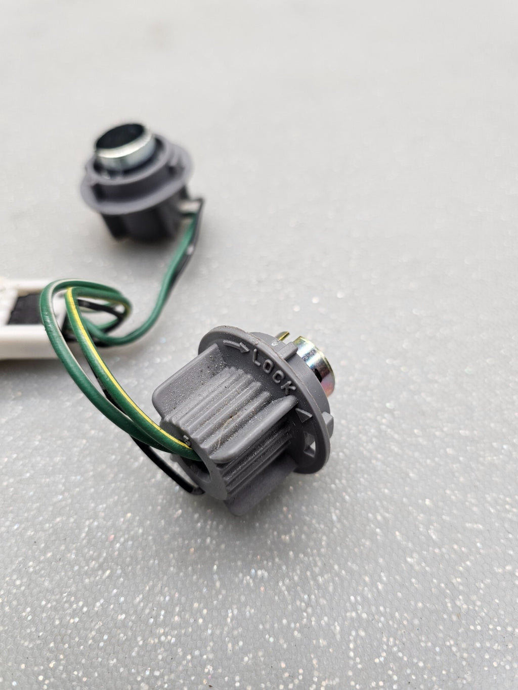 00-03 Nissan Sentra Rear Tail Light Break Light wire Wiring Harness Bulb Socket