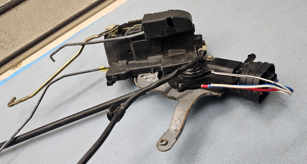 🔥98-02 TOYOTA COROLLA CHEVY PRIZM FRONT LEFT DRIVER DOOR LATCH ACTUATOR OEM