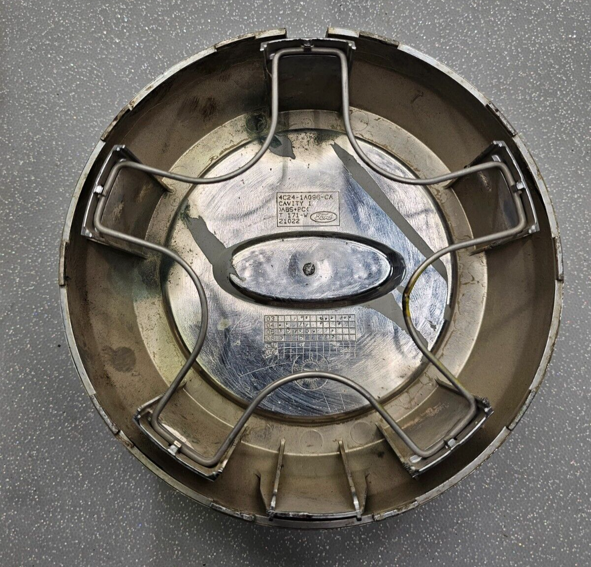 🔥04-06 Ford E150 Front Rear Left Right Wheel center cap Hub Cap Tire Lower Gray