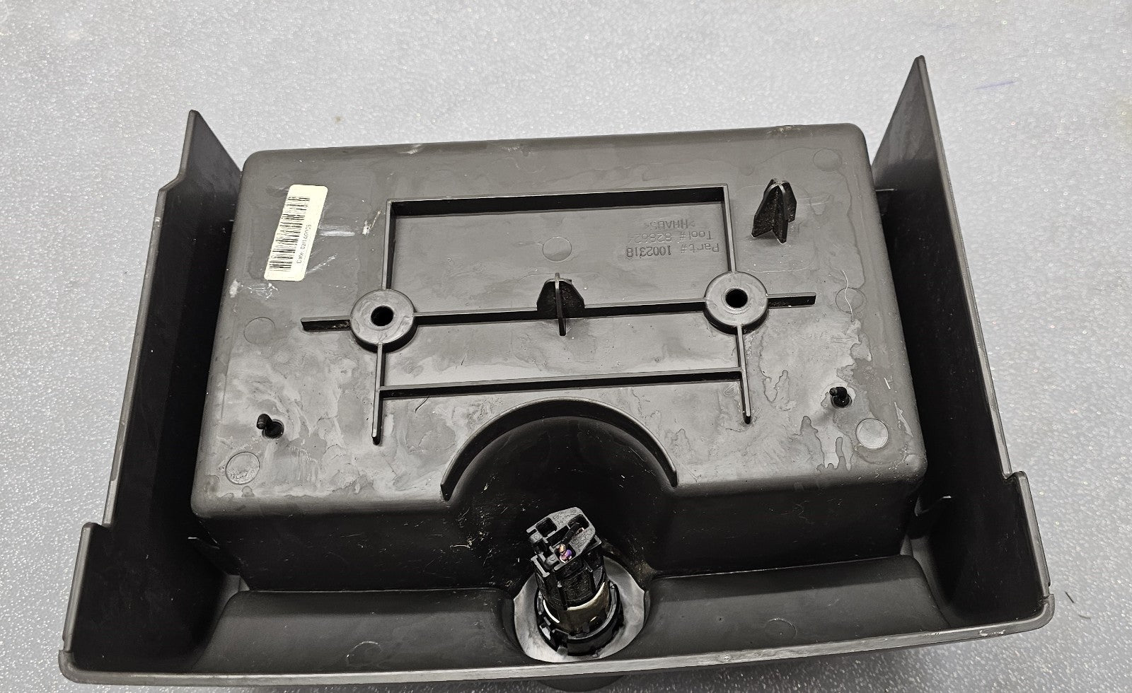 04-08 Ford F-150 CENTER REAR CONSOLE CUP HOLDER DRINK HOLDER JUMP SEAT BLACK OEM