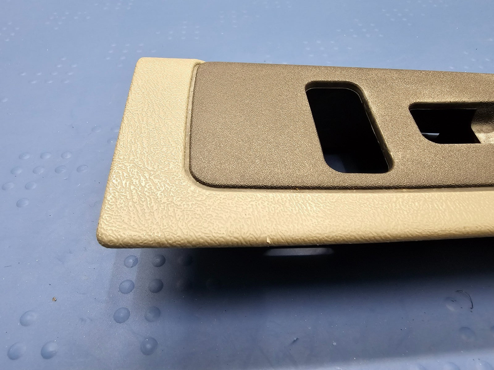 03-06 Silverado SIERRA Power Window Switch FRONT RIGHT Passenger Tan/Black