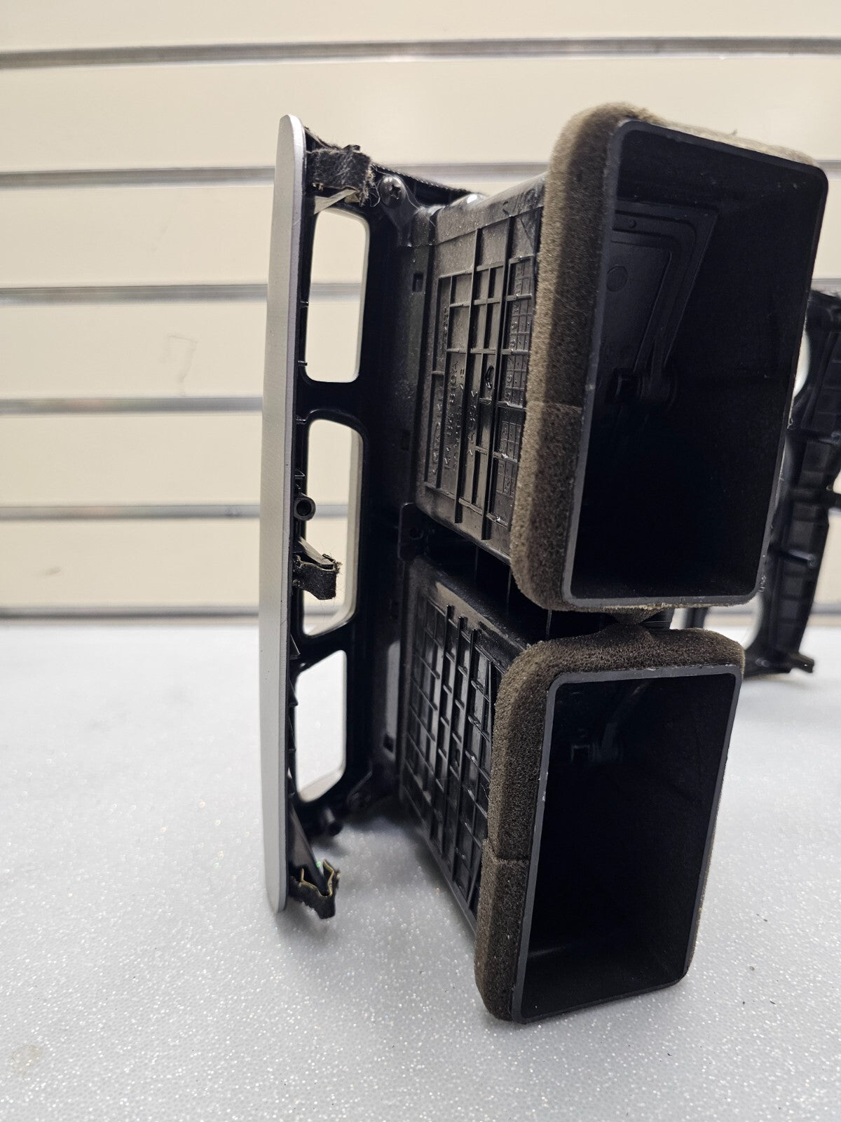 🔥05-09 KIA SPORTAGE CENTER DASH RADIO BEZEL TRIM CLIMATE CONTROL OEM SILVER