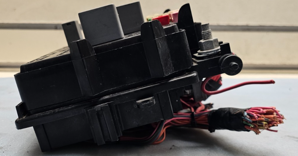 🔥06-07 Chevy Silverado Sierra Power Module Engine Unit Fuse Relay Box Junction