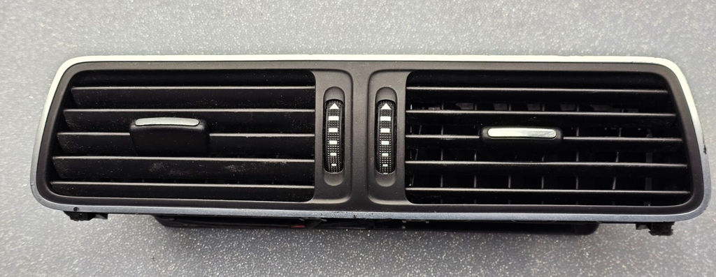 09-15 Volkswagen VW CC PASSAT DASH CENTER AC AIR VENT GRILLE HEATER PANEL BLACK