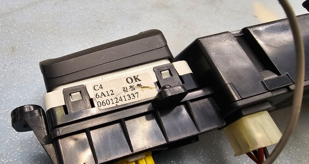 🔥06-10 Kia Sportage Hazard Switch Control Dash Digital Clock Display Time Black