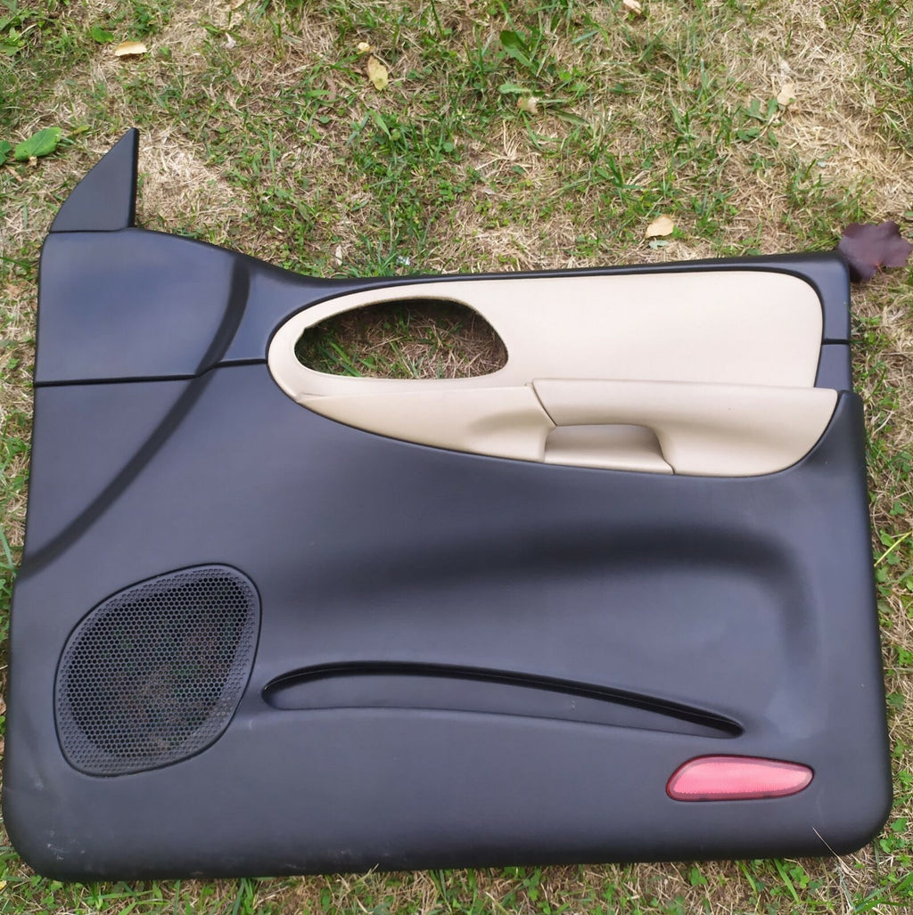 🔥02-09 CHEVY TRAILBLAZER Door Panel  Front RIGHT Passenger armrest BLACK/Tan D8
