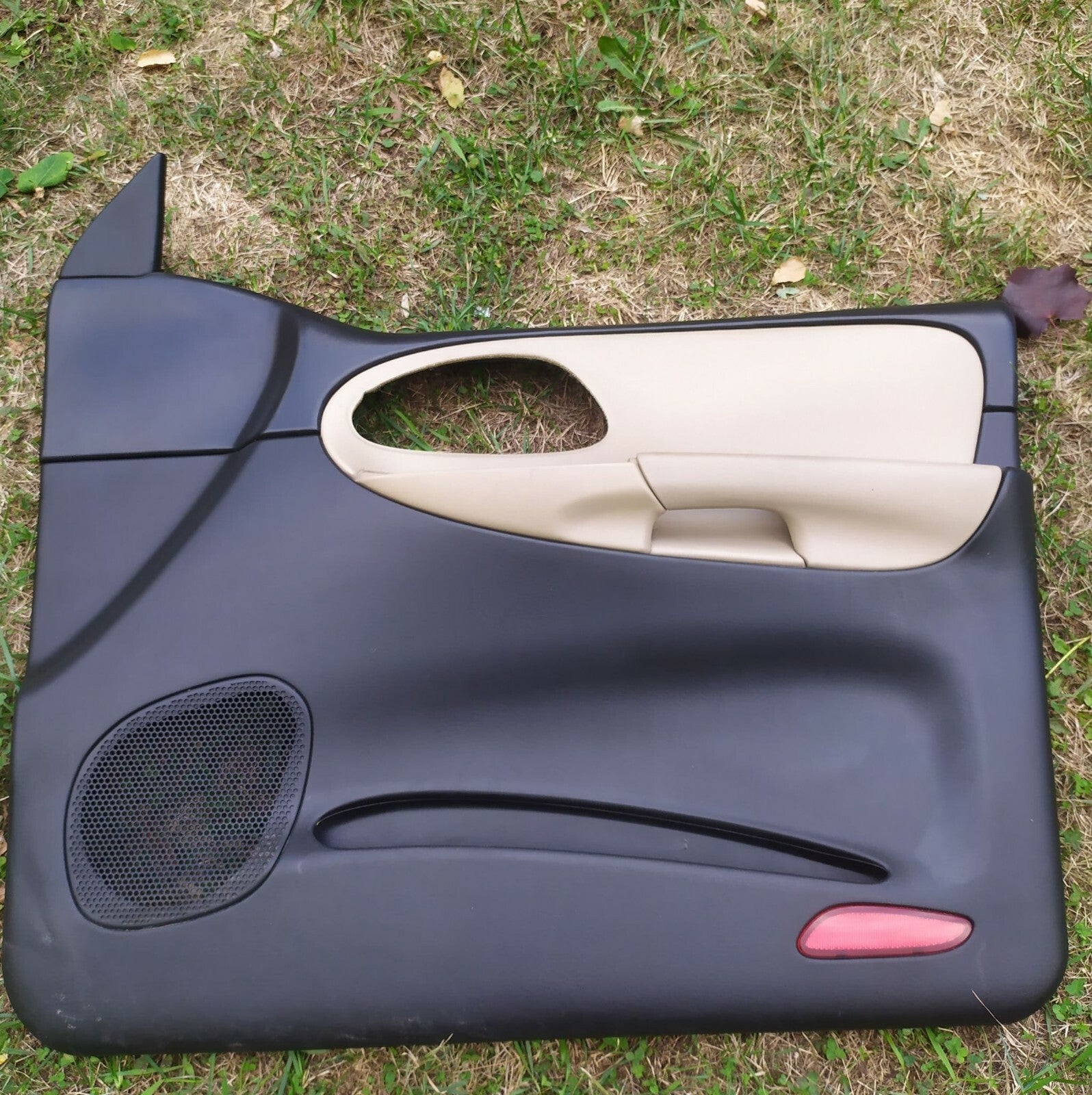 🔥02-09 CHEVY TRAILBLAZER Door Panel  Front RIGHT Passenger armrest BLACK/Tan D8