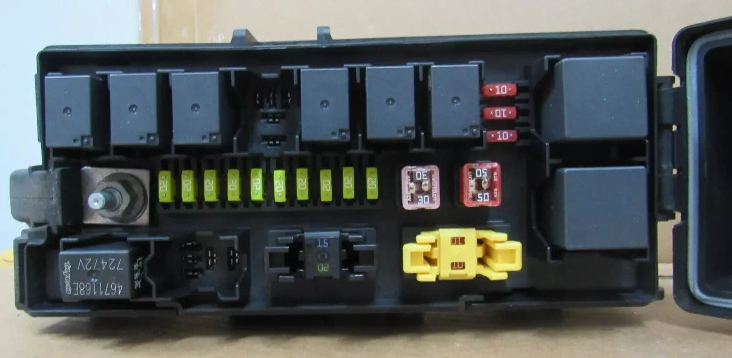 🔥06-08 Jeep Grand Cherokee Fuse Box Relay Control Fusebox OEM 04692164