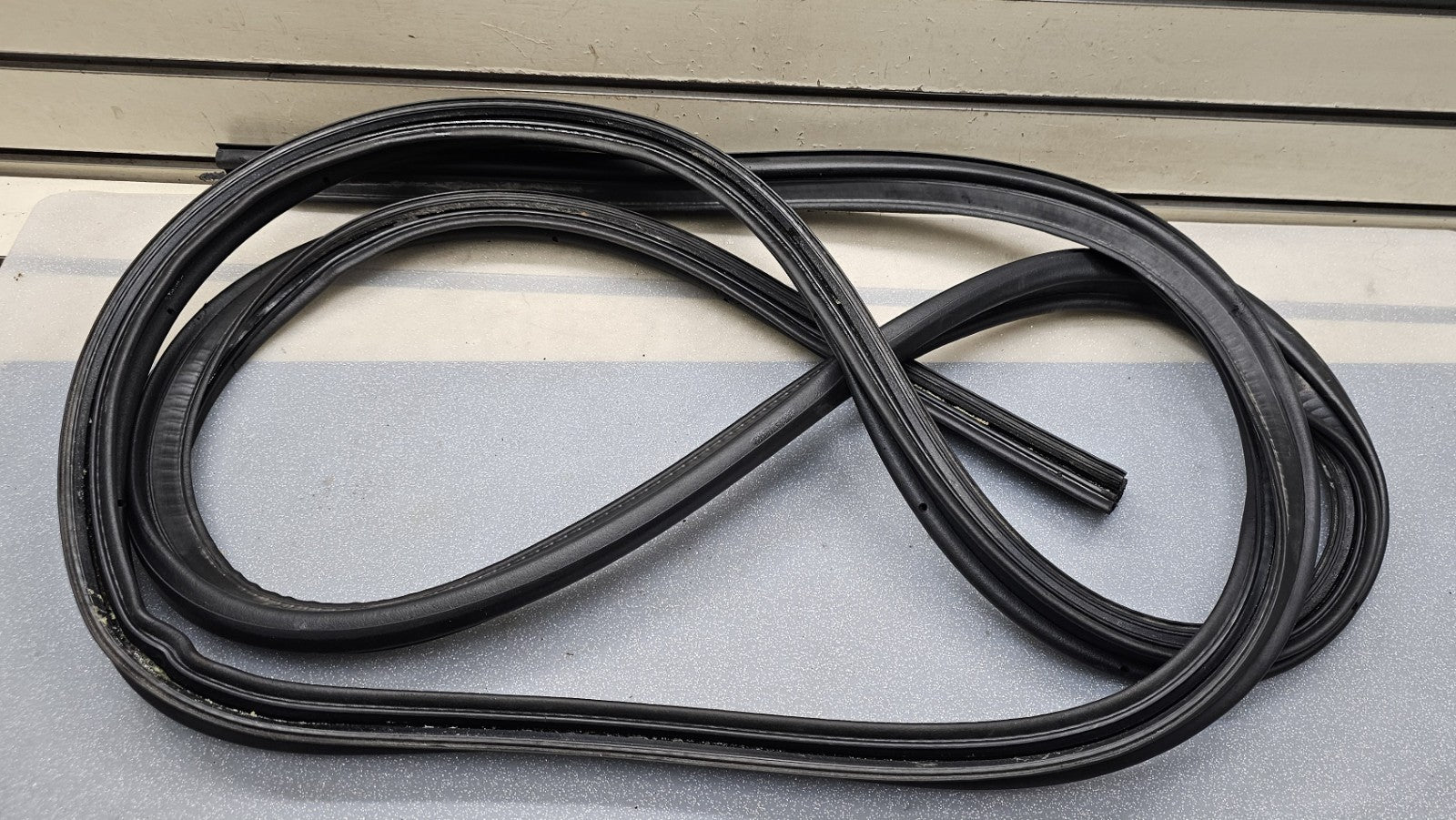 🔥1998-2002 Lincoln Town Car REAR Trunk WEATHER Strip rubber trim OEM