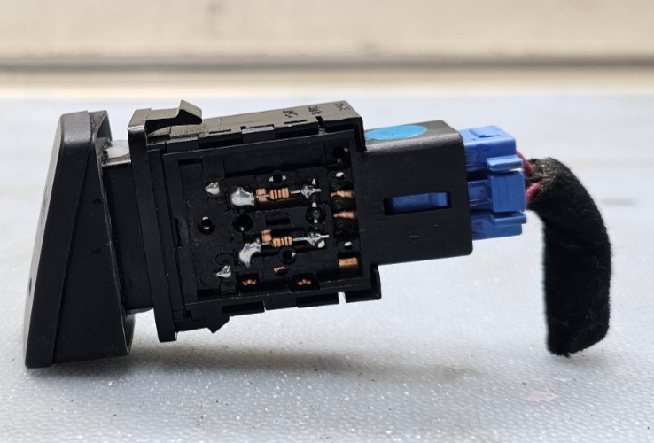 🔥05-06 Hyundai Tucson Rear Defrosted Defroster Heater Control Switch Button