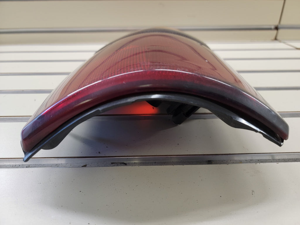 2000-2003 Chevrolet Tahoe suburban taillight Tail Light Assembly Left driver