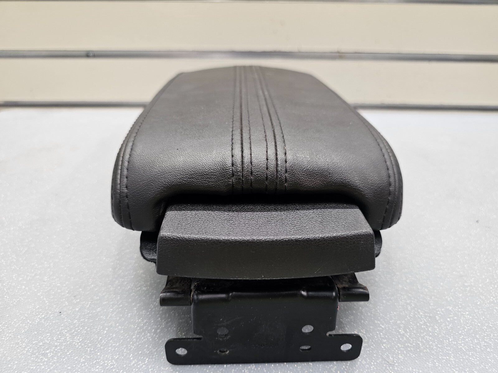 10-12 Lincoln MKZ Center Console Lid Armrest Top Storage Leather Assembly Black