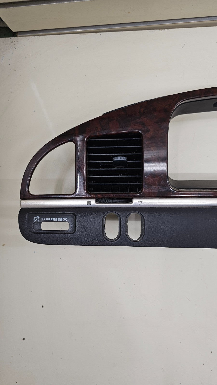 05-11 Lincoln Town Car Dash Speedometer Instrument Cluster Bezel Trim Panel Wood