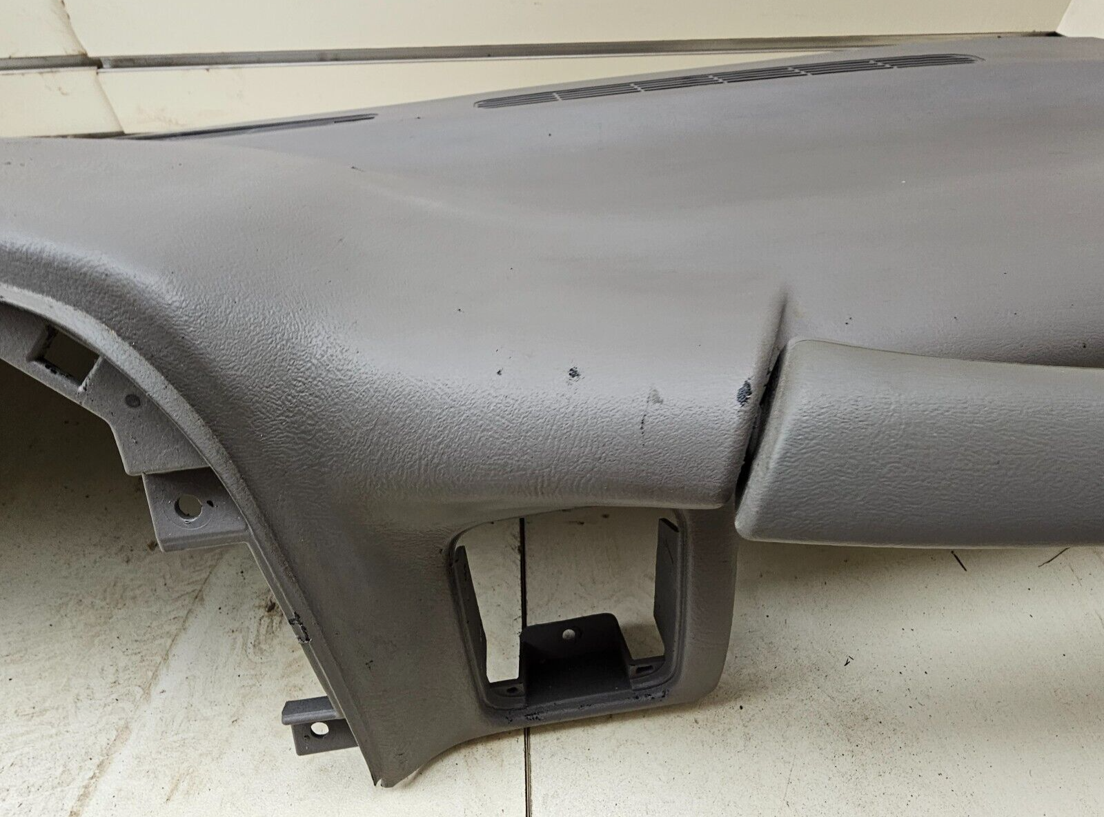99-06 SILVERADO SIERRA TAHOE Upper Dash Cap Cover Top Dashboard Pad LT Gray DP1