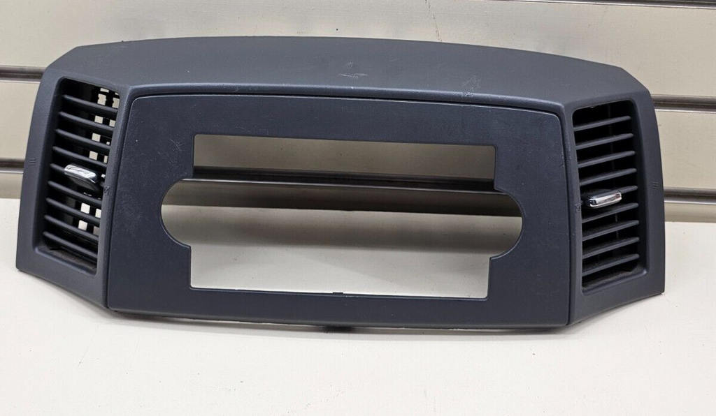 🔥05-07 Grand Cherokee Center Dash RADIO STEREO TRIM BEZEL PANEL SLATE GRAY B30