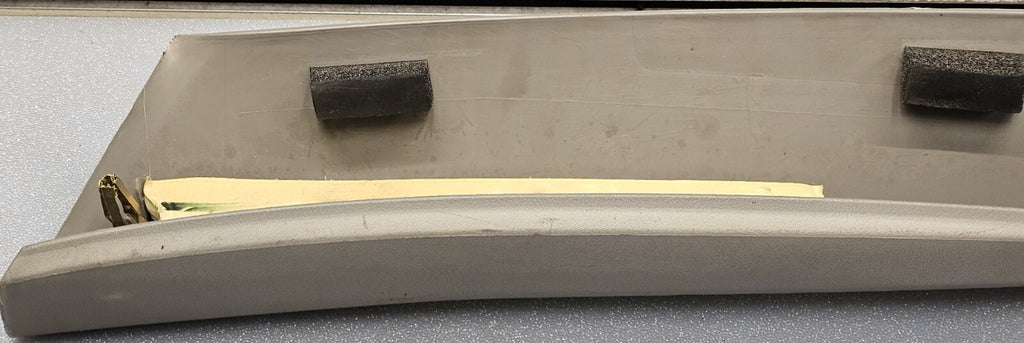 99-06 SILVERADO SIERRA Roof Molding A PILLAR Trim RIGHT Passenger LIGHT GRAY P3
