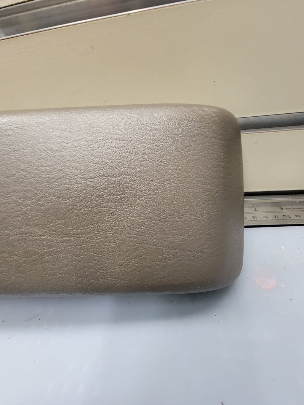 🔥01-05 SEBRING STRATUS Center Console Lid Armrest Storage Top Assembly DK TAN
