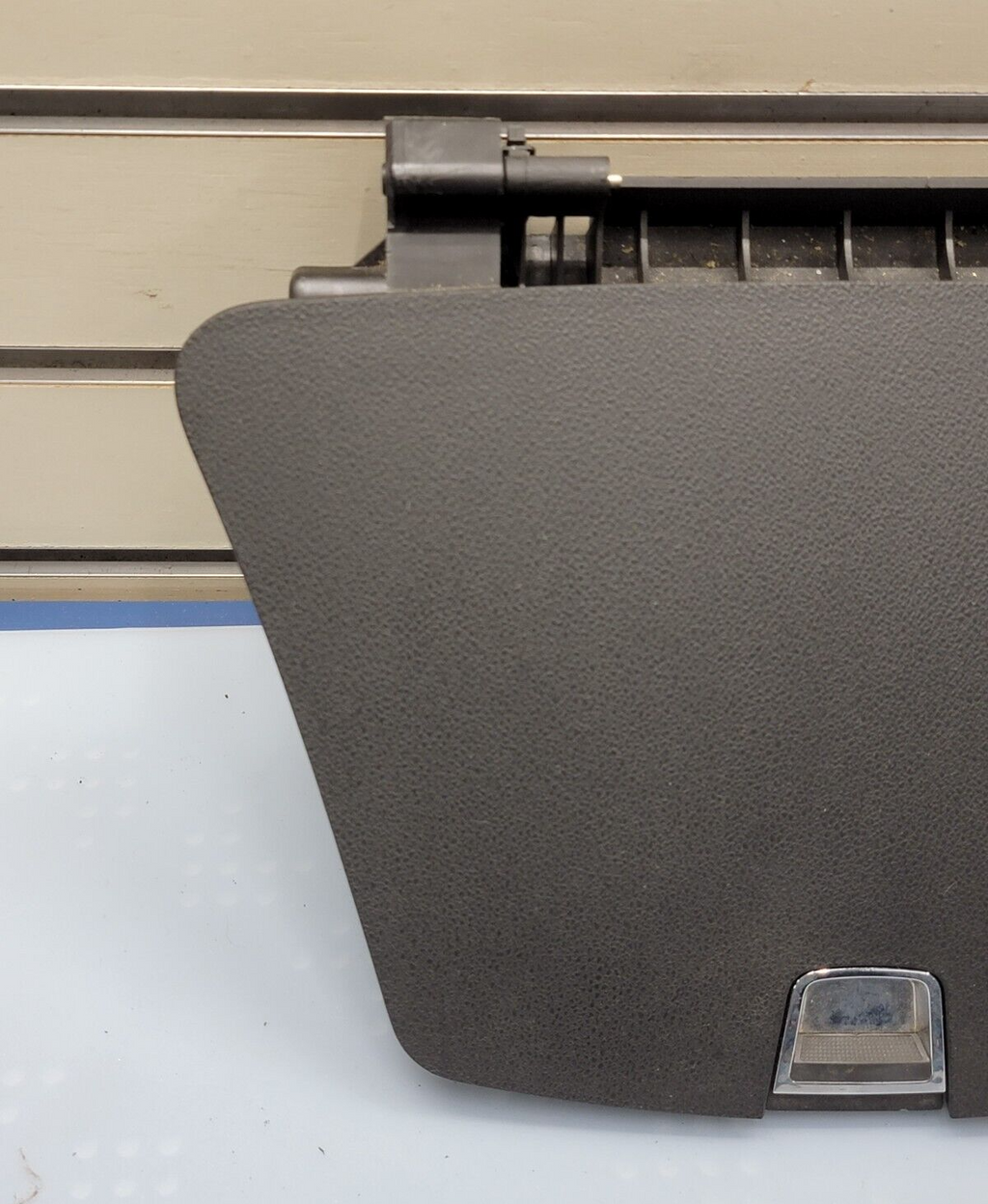 2008-2012 Chevrolet Malibu  DASH CENTER CUBBY BIN COMPARTMENT Storage Bin BLACK