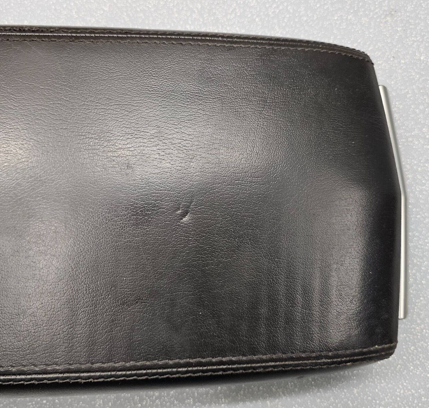 🔥08-13 Cadillac CTS Center Console Lid Armrest Leather Top Pad Assembly Black