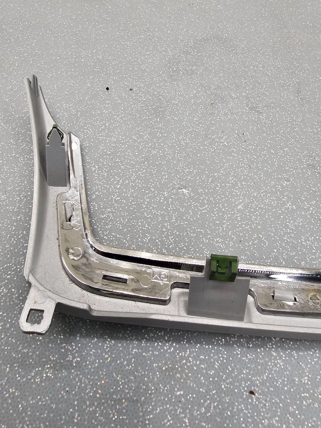 🔥08-12 Chevy MALIBU Center Dash Radio Bezel Panel UPPER Vent Trim SILVER B8