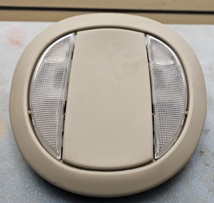 🔥01-07 Grand Caravan Town Country Overhead Console Dome Map light Assembly Tan