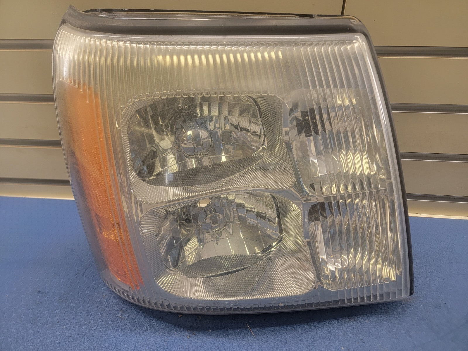 🔥03-06 Cadillac Escalade Headlight Right Passenger Assembly Bezel GENUINE OEM