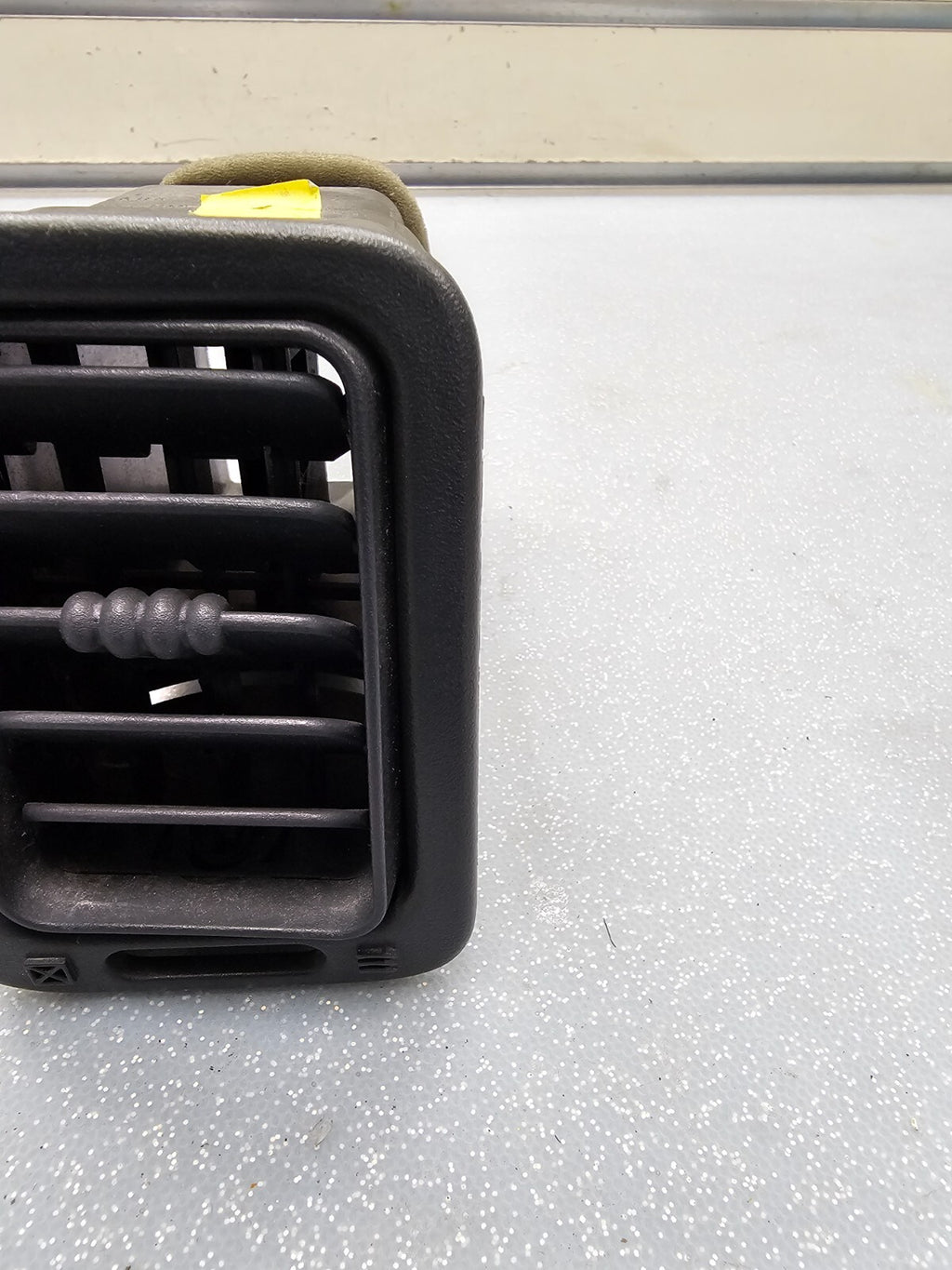 99-06 Silverado ESCALADE Dash A/C Heater AIR VENT Passenger Right GRAPHITE VT11