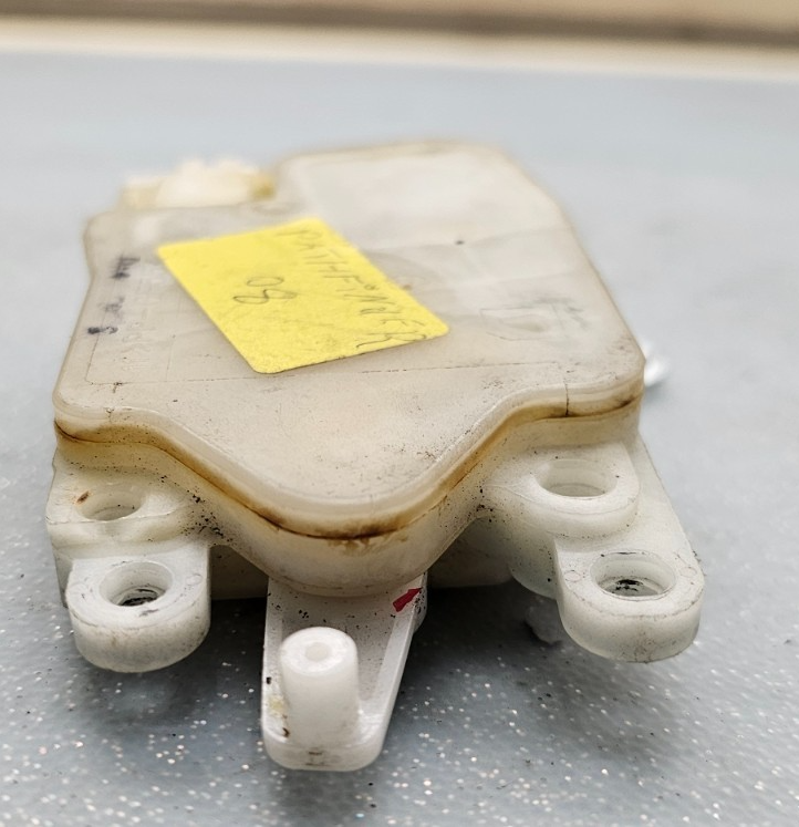 05-12 Nissan Pathfinder Armada Lid Door Window Glass Actuator Lock Assembly OEM