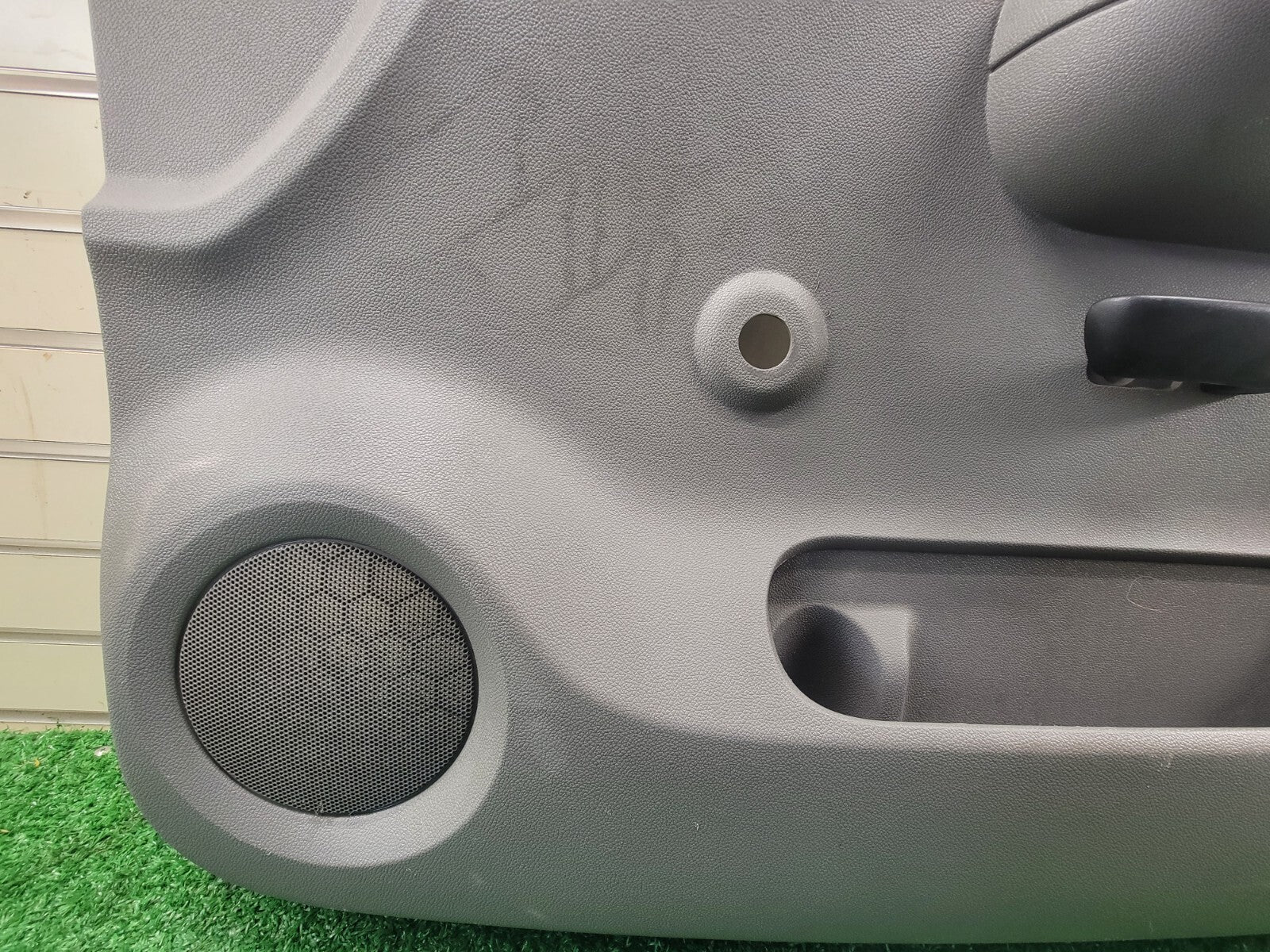 🔥07-09 Chevy Silverado Avalanche GMC Sierra Passenger Front Door Panel GRAY D19