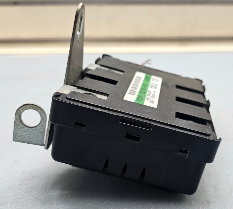 🔥1998-2002 Lincoln Town Car Air Ride Suspension Control Module Assembly