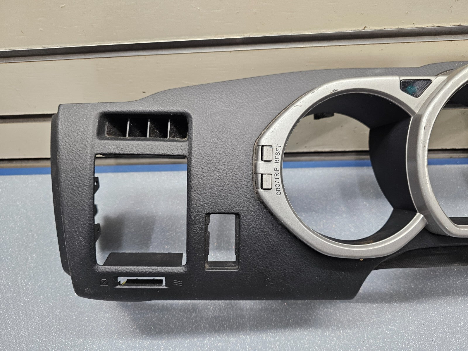 03-06 Toyota 4Runner Dash Speedometer Instrument Cluster Bezel Trim Panel Black