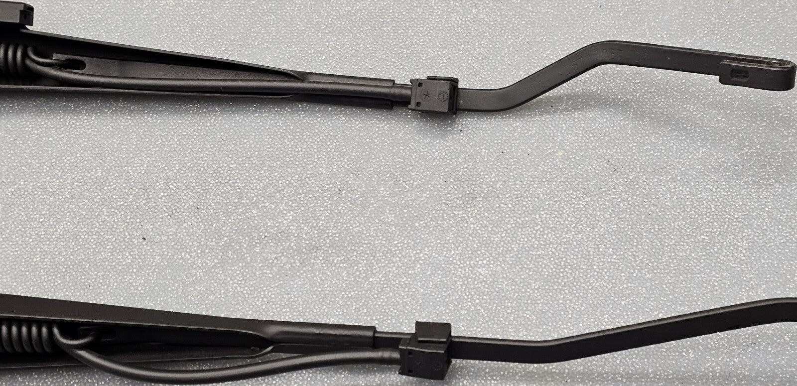 🔥00-05 CADILLAC DEVILLE LEFT DRIVER RIGHT PASSENGER WINDHSHIELD WIPER ARM SET