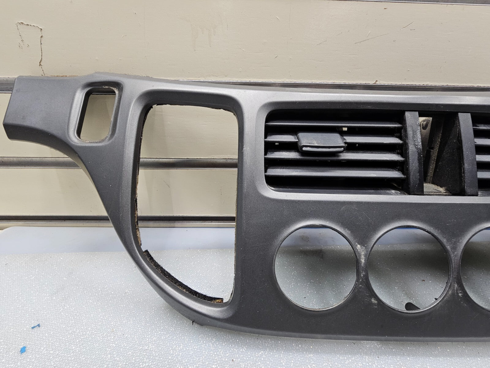 05-10 Honda Odyssey Center Dash Radio Climate Control Bezel Trim Panel Dark Gray
