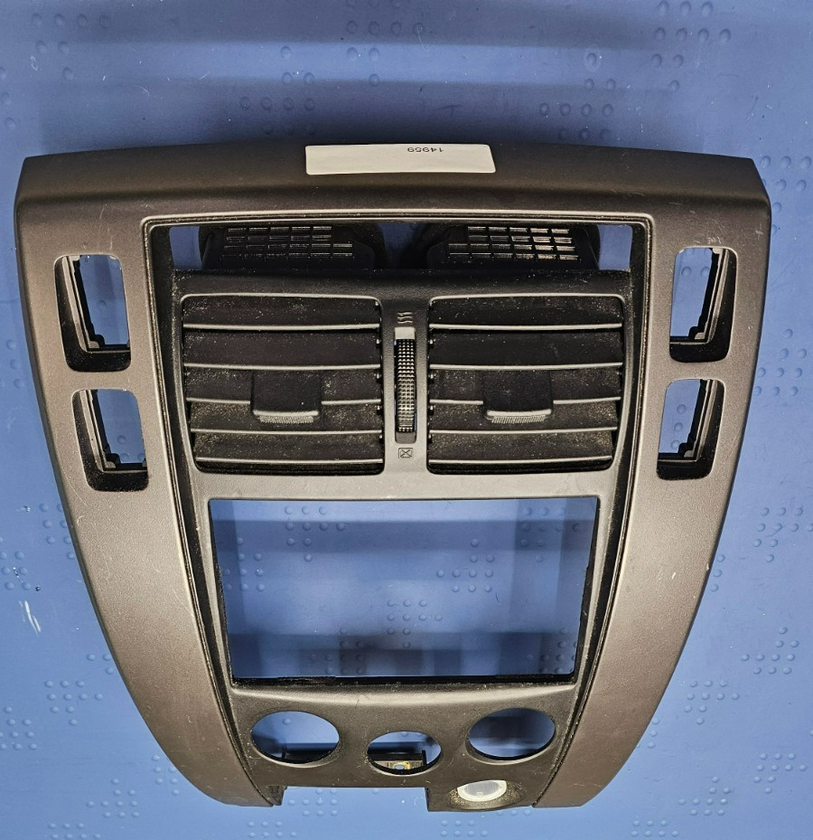 🔥06-09 Hyundai Tucson Trim Cover Panel Bezel Audio Radio Climate Front